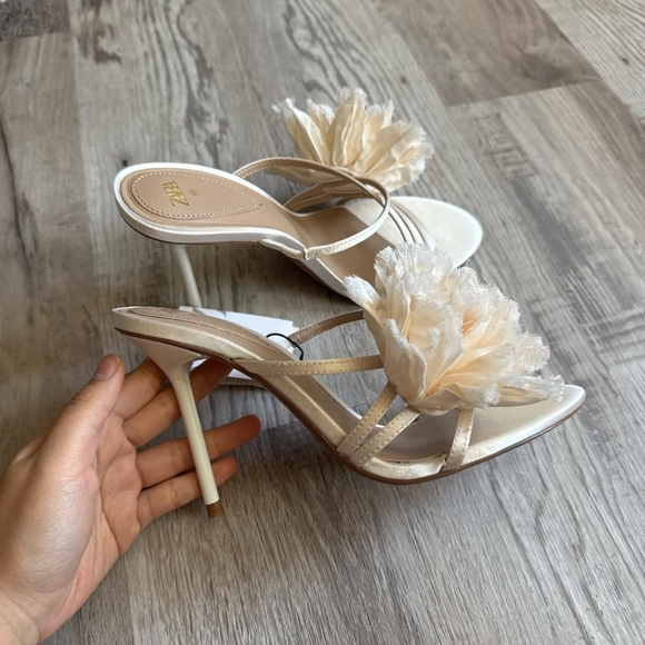 Zara White and Cream Flower Stiletto Heeled Sandals - Picture 3 of 8